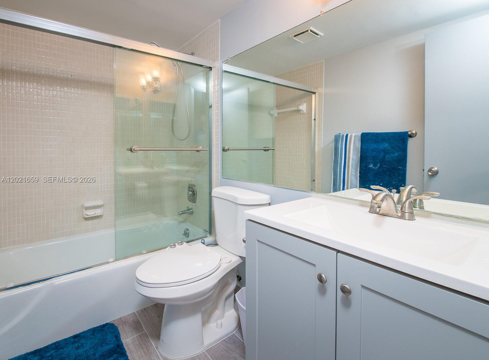 HILLCREST COUNTRY CLUB AP - Residential