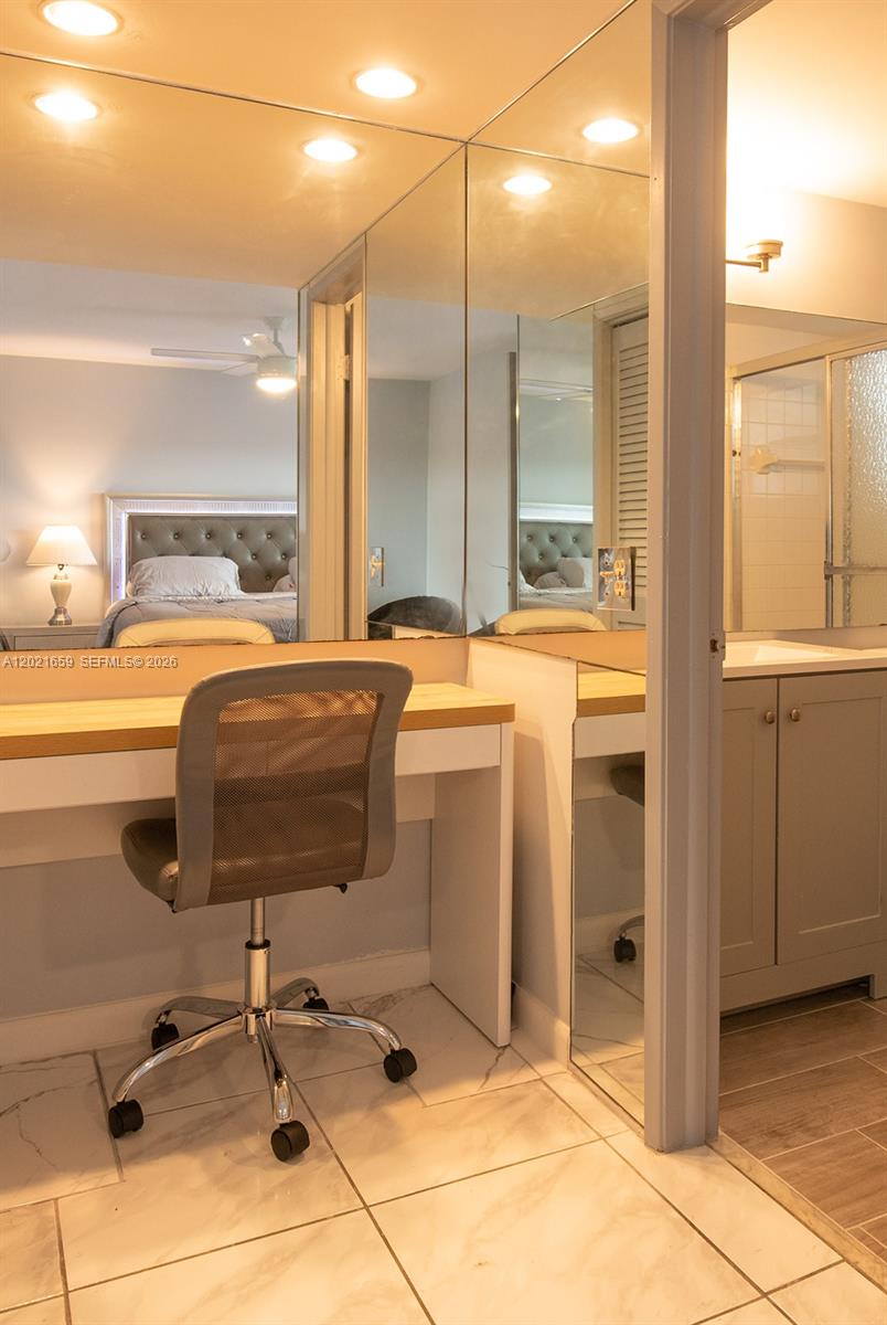 HILLCREST COUNTRY CLUB AP - Residential