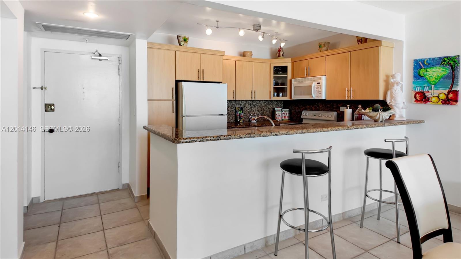 5601 Collins Ave 711