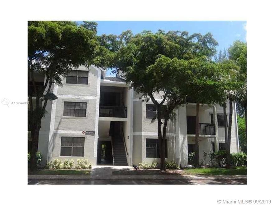 3/2 COND0[O IN CORAL SPRINGS, NEW AND FRESH PAINT, NEW CERAMIC TILE ON THE 3 BEDROOMS,GROUNG FLOOR WITH LAKE VIEW. GREAT AMENITIES COMPLEX, GREAT LOCATION, EASY TO SHOW