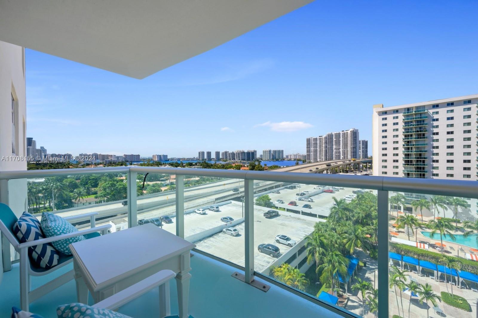 Great Investment opportunity in Sunny Isles!! Ocean Reserve is a popular condo development, 2/2 + DEN luxurious amenities and spacious units. This apartment offers generous living spaces, ideal for families or vacation rentals!
