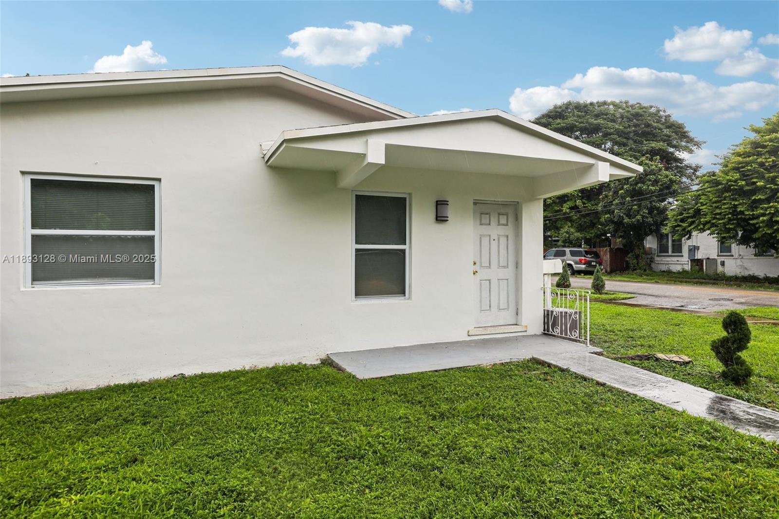 View photos, virtual tours, details... 3300 SW 9th Ter