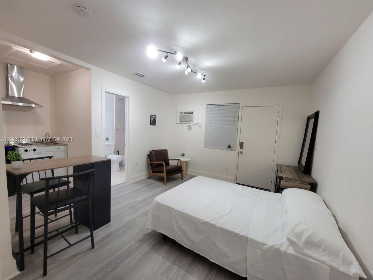 TAMIAMI PINES - Residential Income