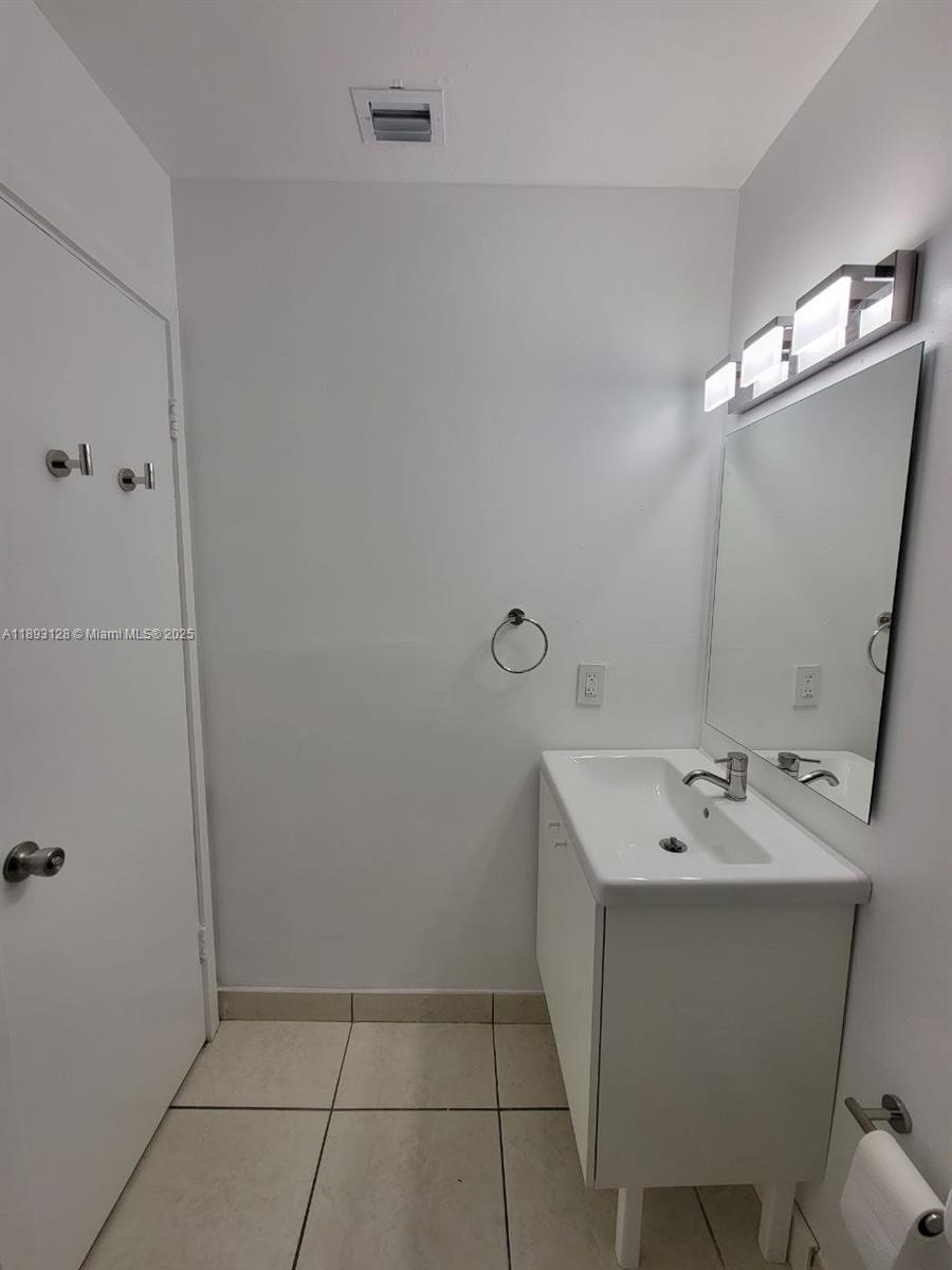 TAMIAMI PINES - Residential Income