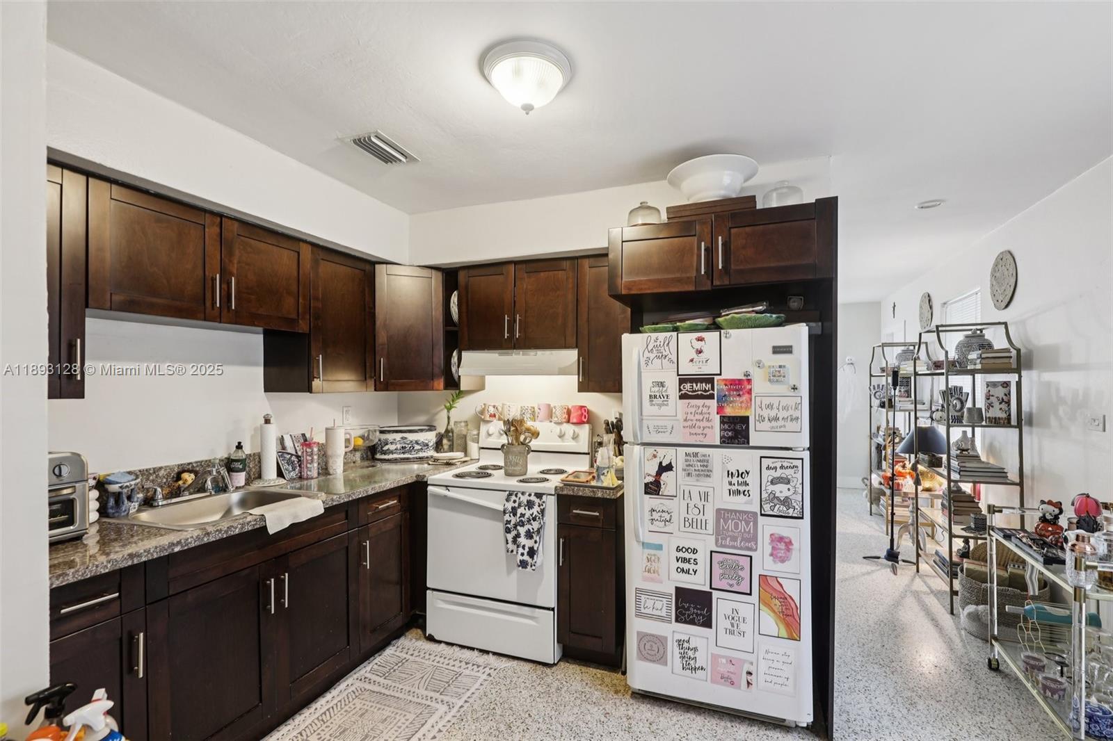 TAMIAMI PINES - Residential Income