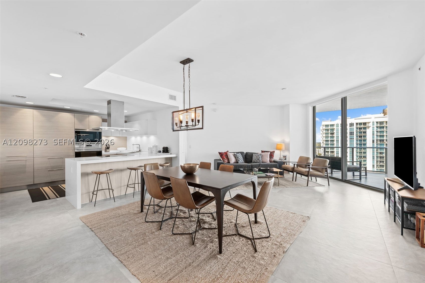 17111 Biscayne Blvd 2103, North Miami Beach, FL, 33160/$1,175,000 3 17111 Biscayne Blvd 2103