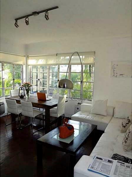 Great location right next to Lincoln Road Charming Art Deco building, large 1/1 unit on the 2nd floor front corner, with hardwood floors. Updated kitchen and bath. All the charm that South Beach has to offer, close to restaurants, stores, beaches.