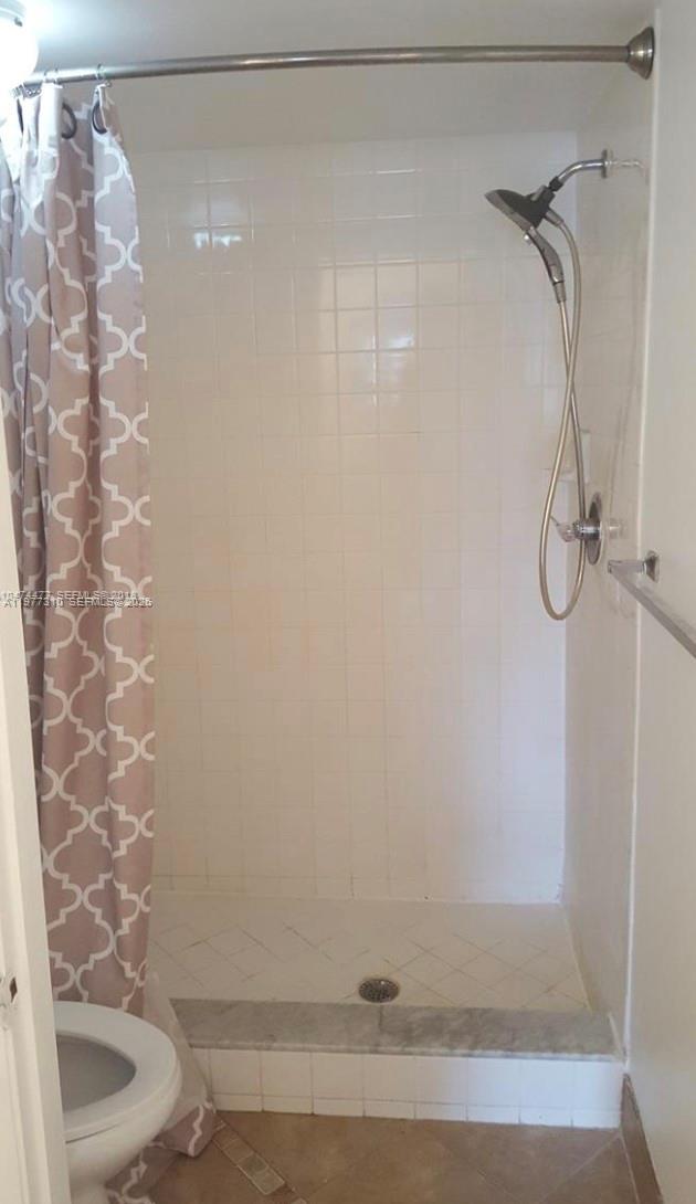 SUMMERBREEZE CONDO - Residential