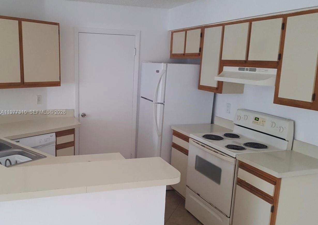 SUMMERBREEZE CONDO - Residential