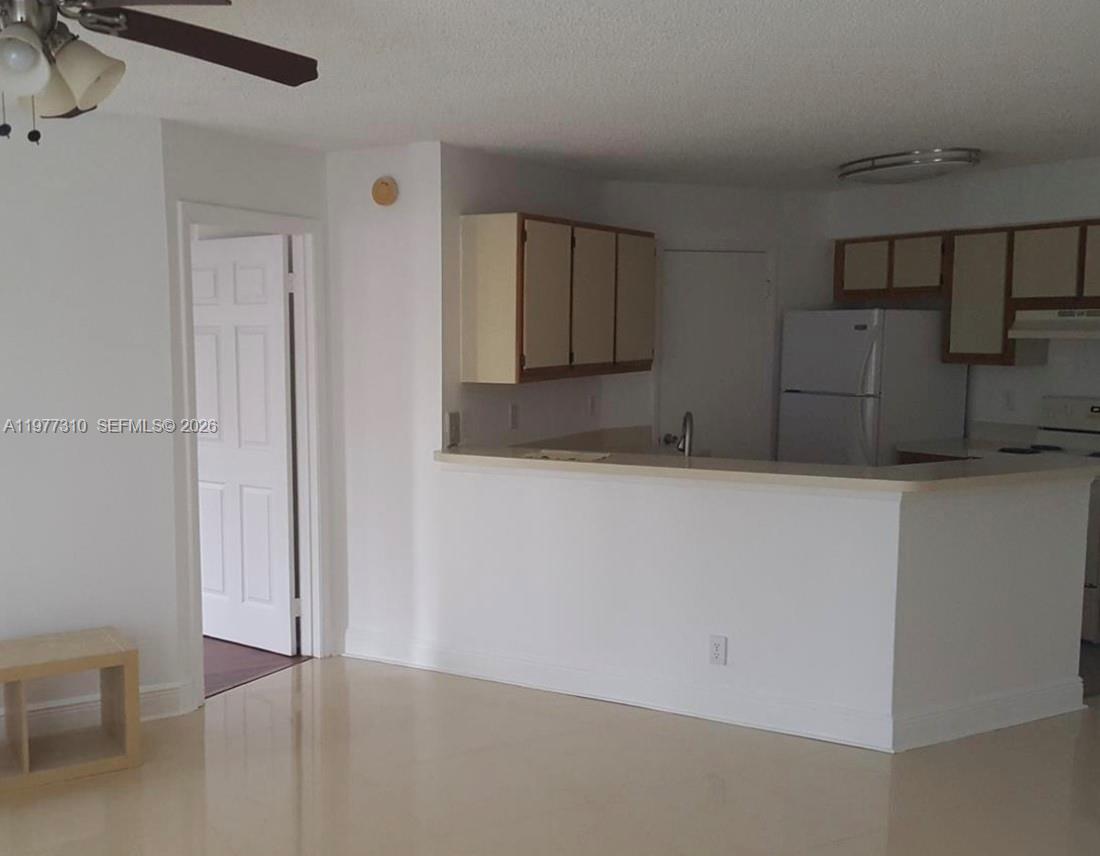 SUMMERBREEZE CONDO - Residential