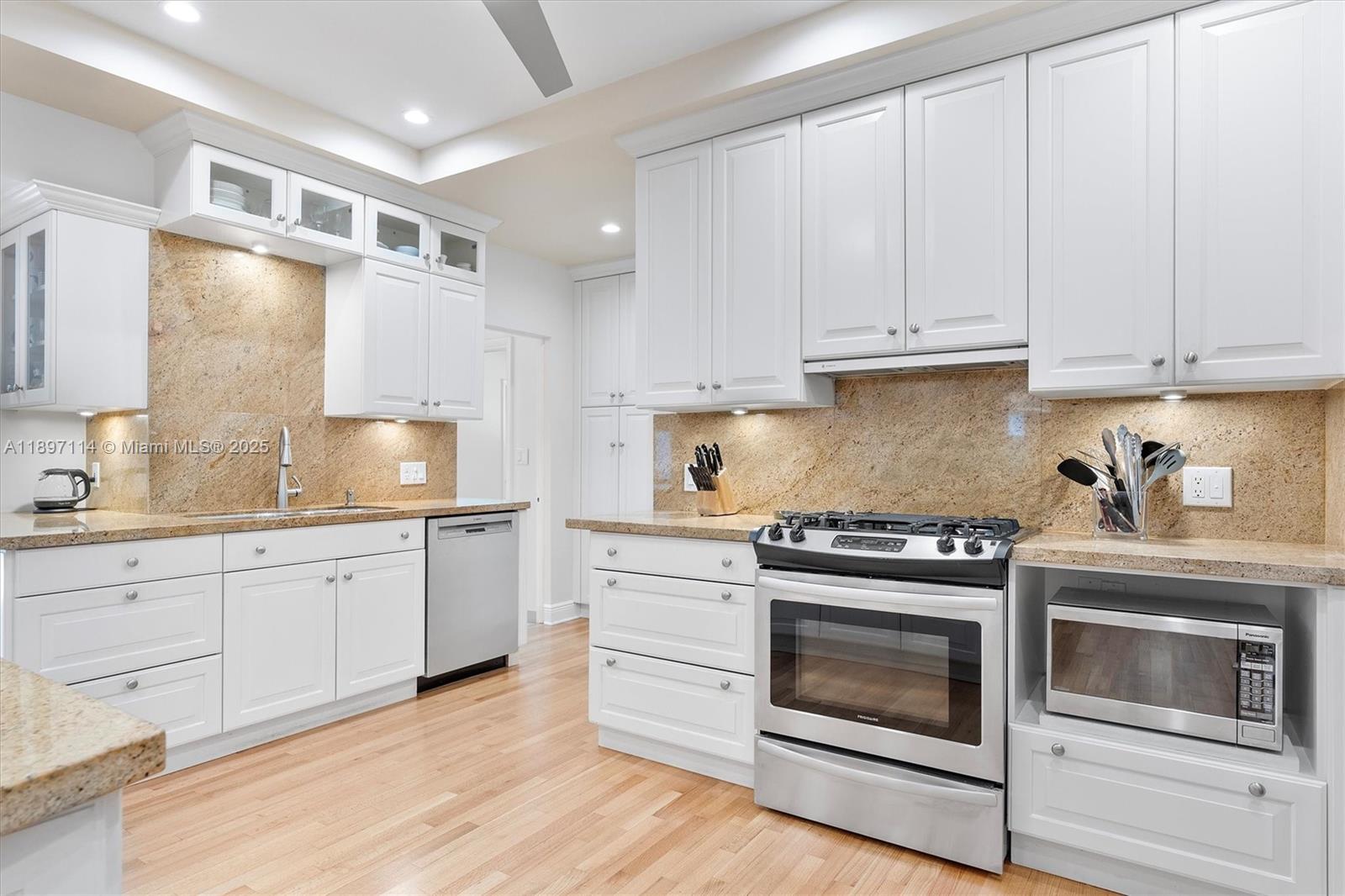 EARLETON SHORES - Residential