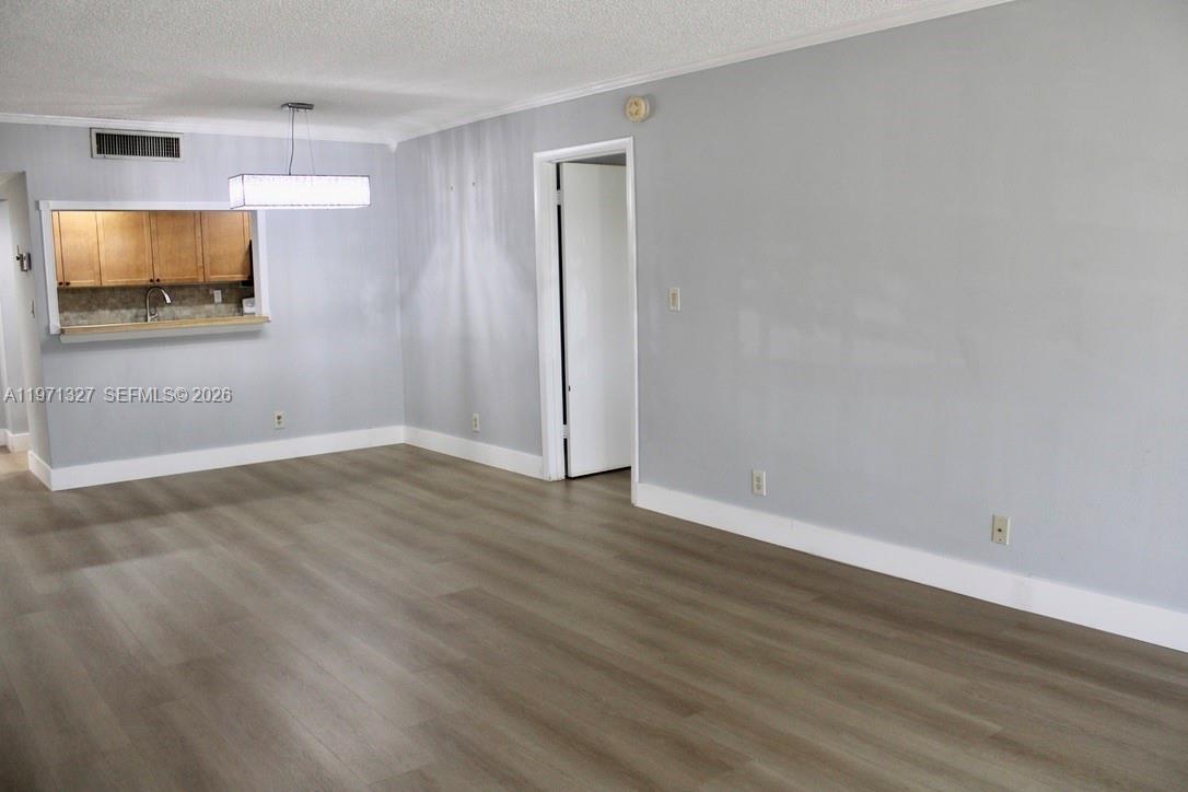 BUILDING SEVEN OF RACQUET - Residential Lease