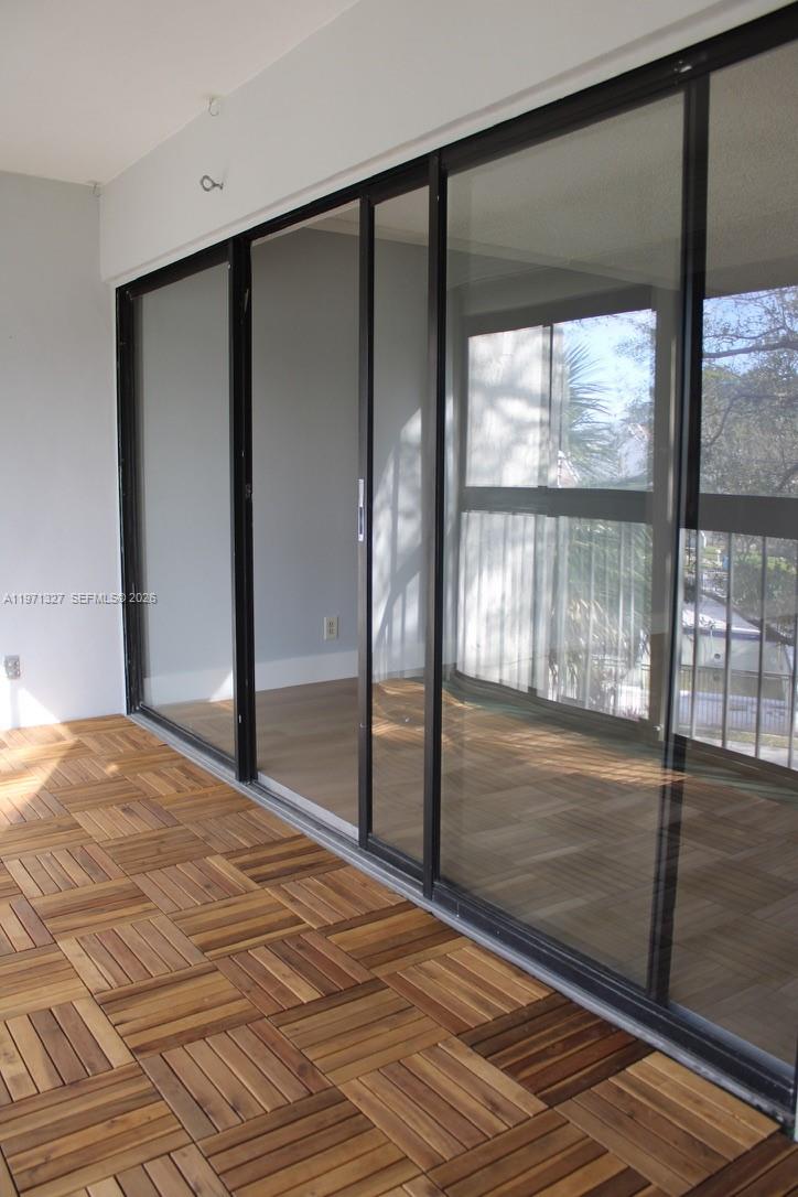 BUILDING SEVEN OF RACQUET - Residential Lease