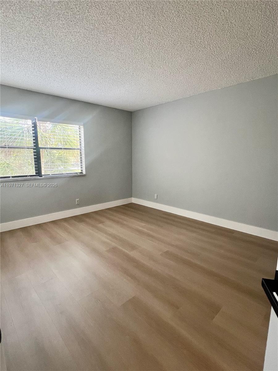 BUILDING SEVEN OF RACQUET - Residential Lease