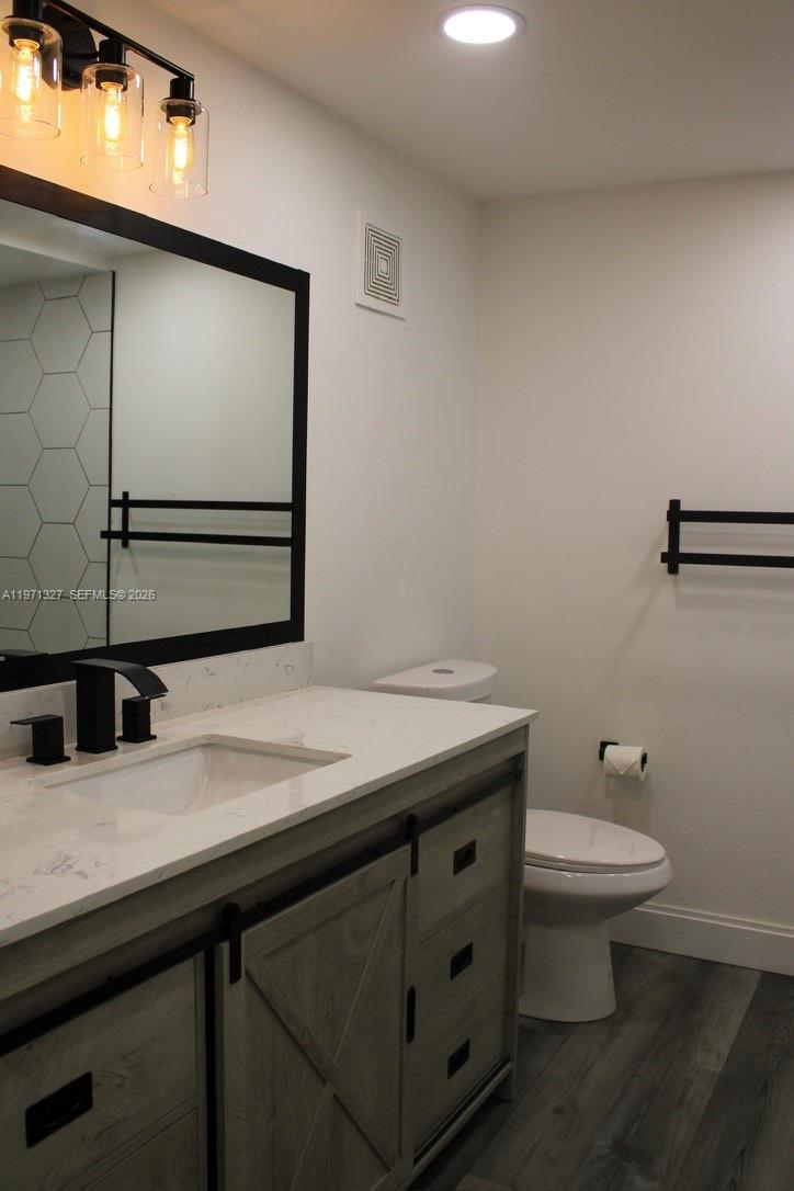 BUILDING SEVEN OF RACQUET - Residential Lease