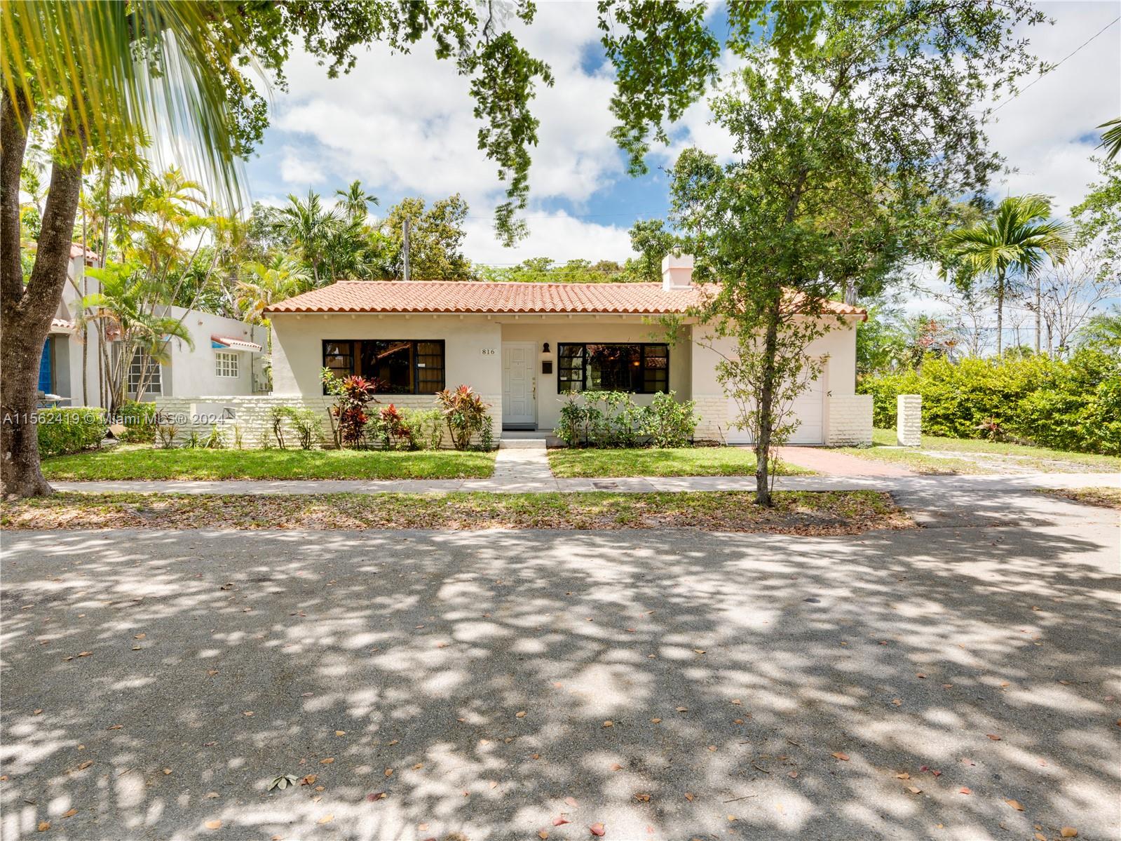 Rental Property at 816 Lorca St, Coral Gables, Broward County, Florida - Bedrooms: 2 
Bathrooms: 2  - $3,600 MO.