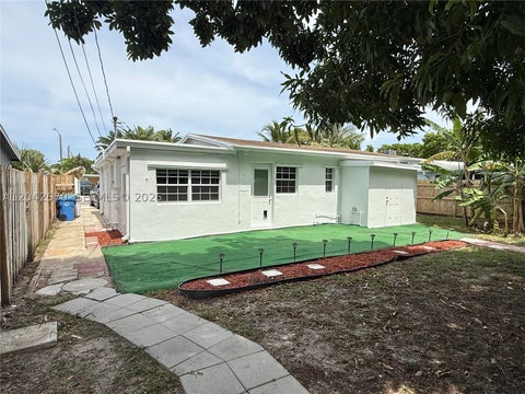 Tiny photo for 5217 NE 2nd Ave, Oakland Park, FL 33334 (MLS # A12042570)