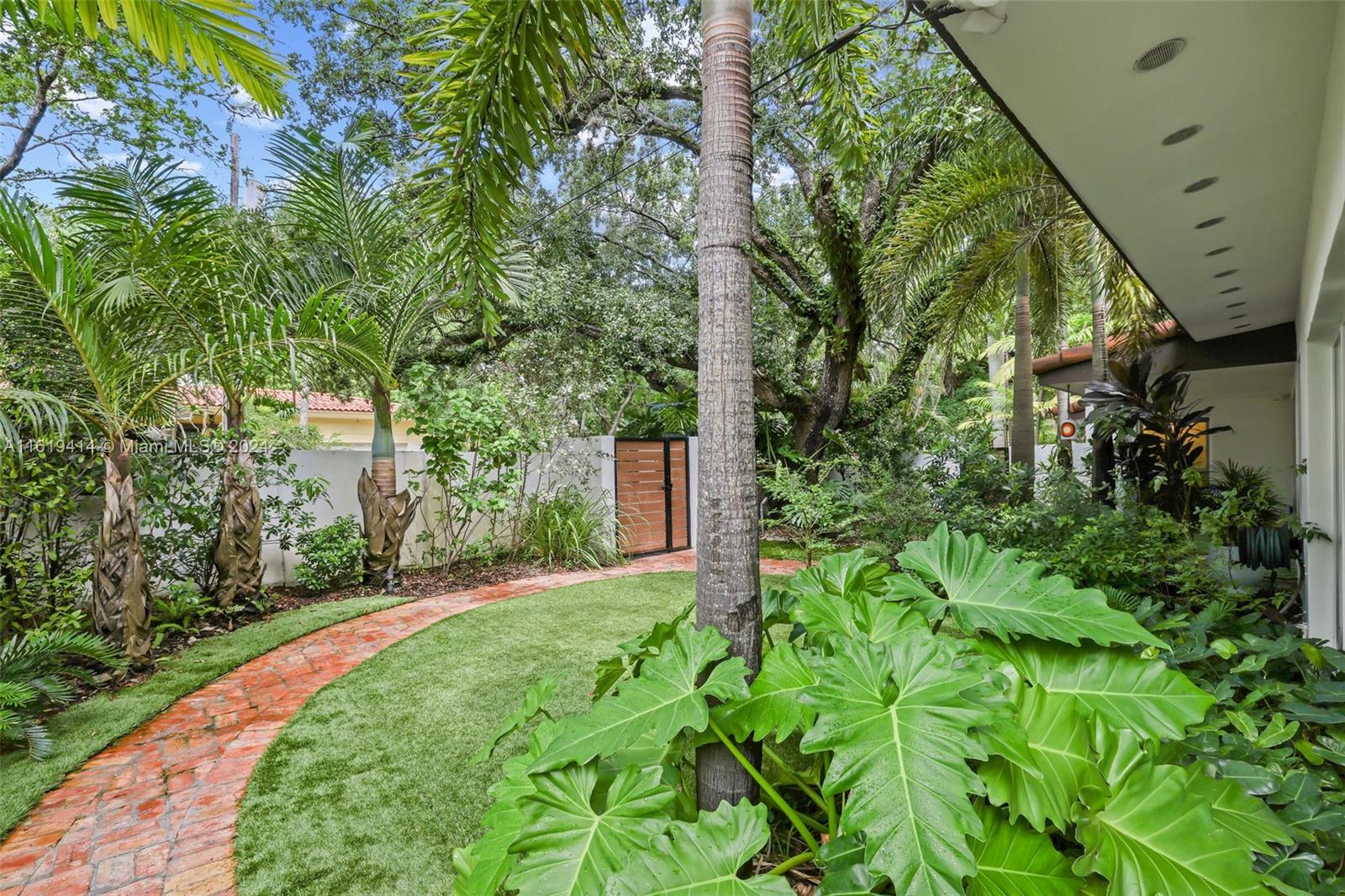 CRYSTAL HEIGHTS - Residential