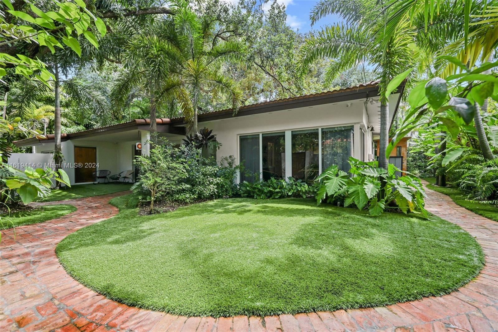 CRYSTAL HEIGHTS - Residential