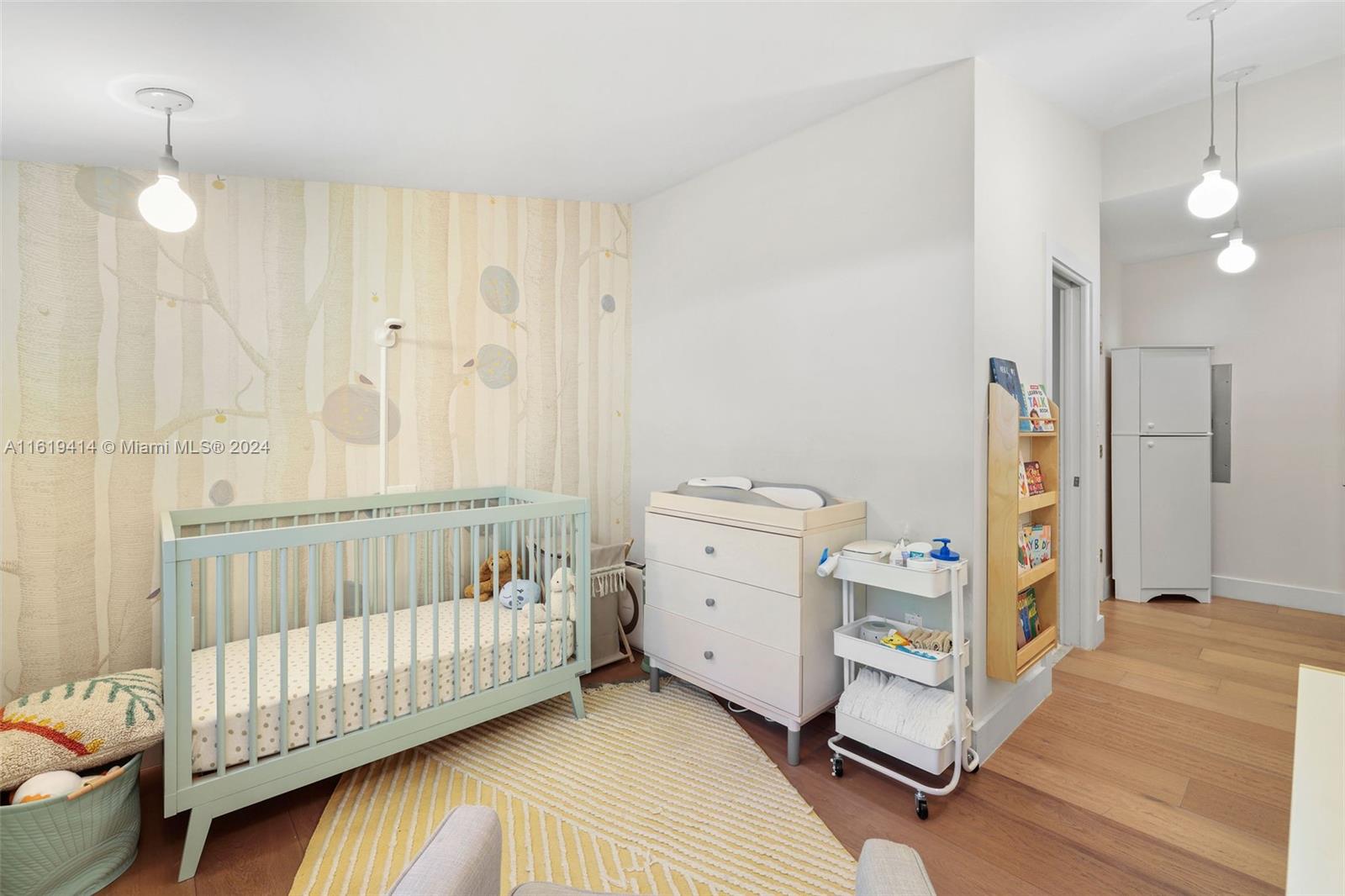 CRYSTAL HEIGHTS - Residential