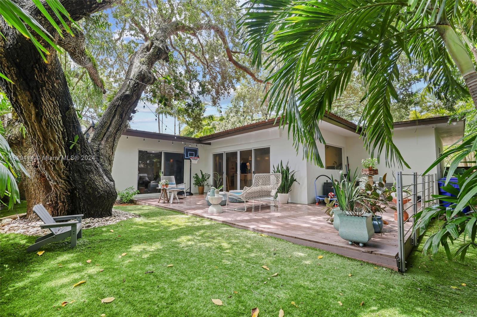 CRYSTAL HEIGHTS - Residential