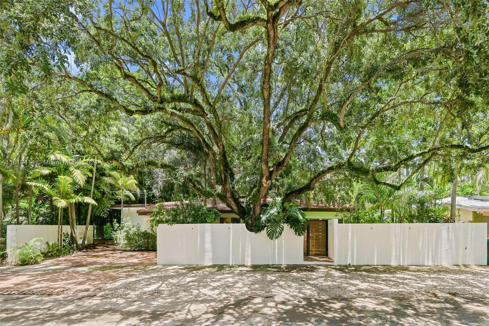 CRYSTAL HEIGHTS - Residential