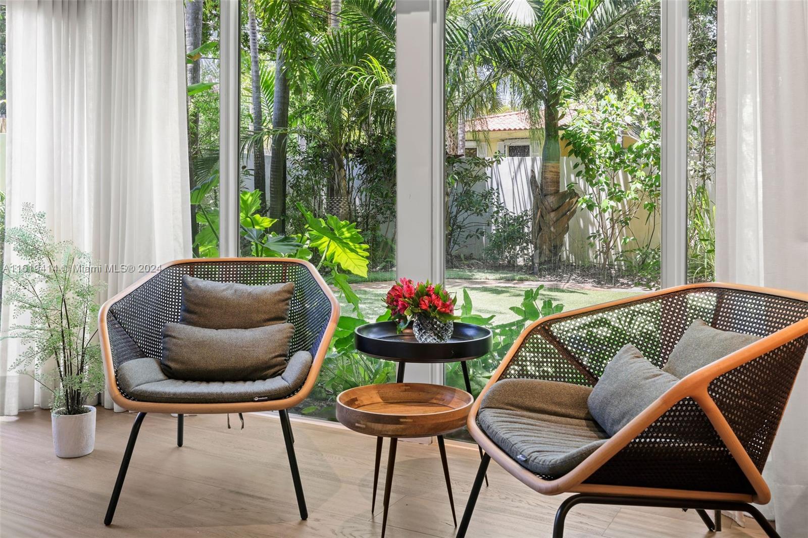 CRYSTAL HEIGHTS - Residential