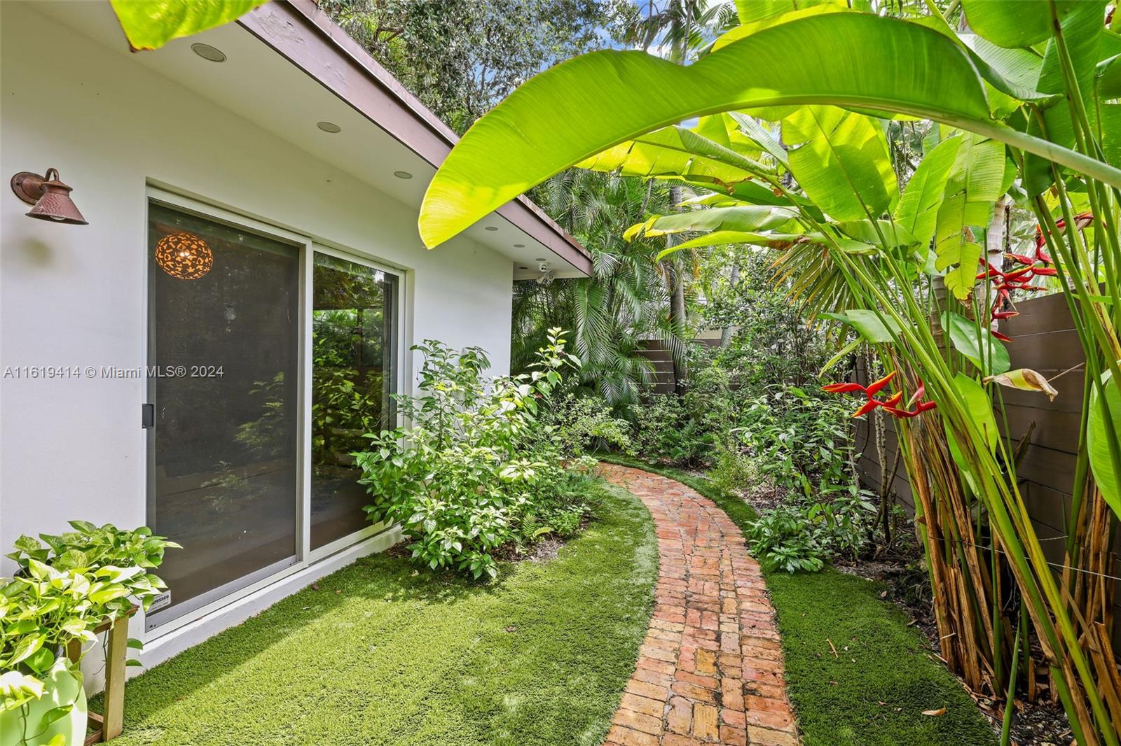 CRYSTAL HEIGHTS - Residential