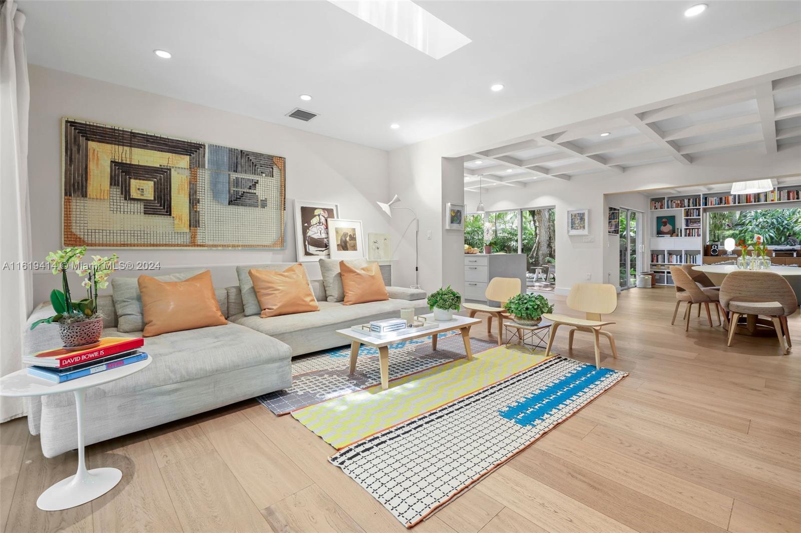 CRYSTAL HEIGHTS - Residential