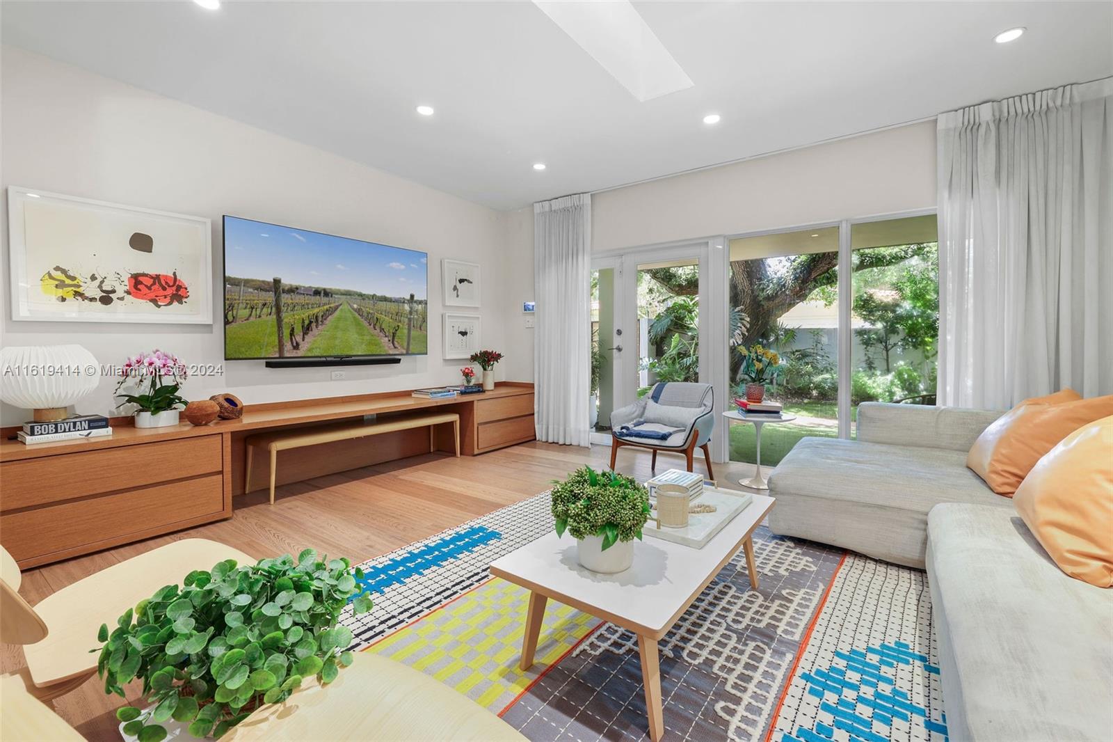 CRYSTAL HEIGHTS - Residential