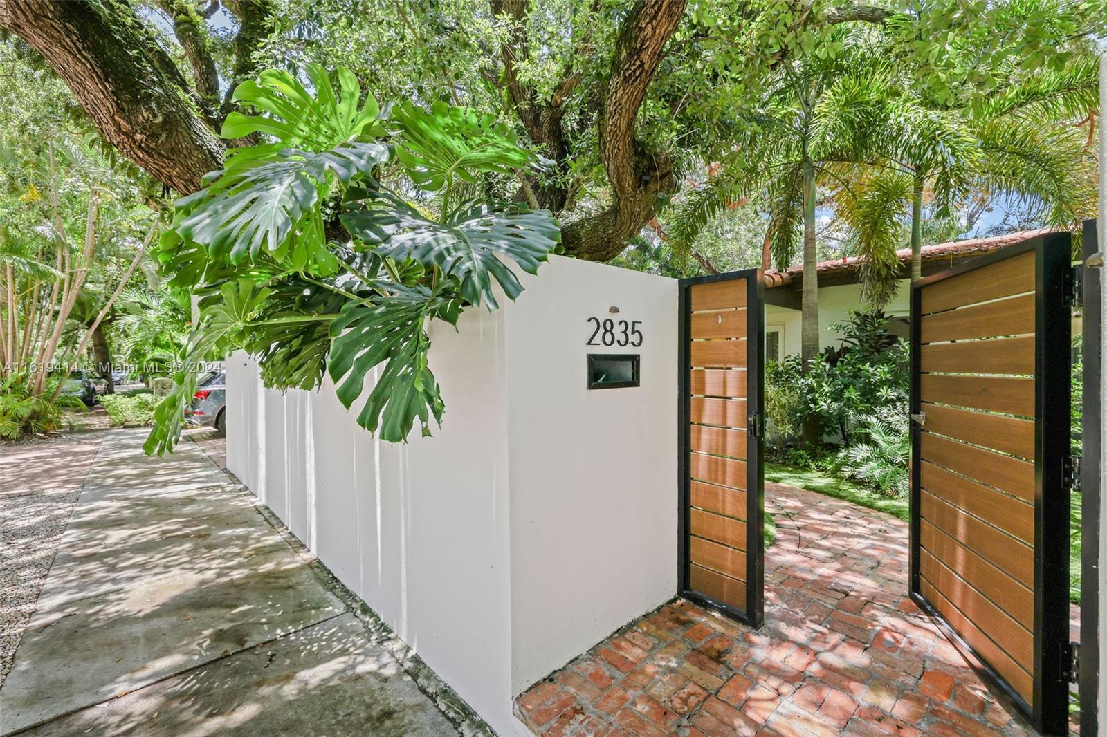 CRYSTAL HEIGHTS - Residential