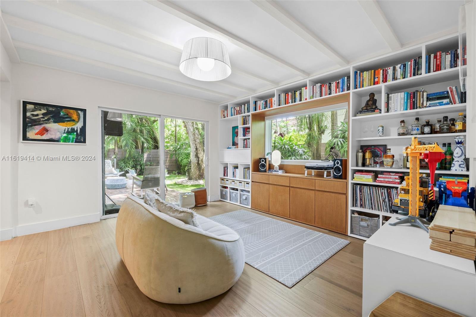 CRYSTAL HEIGHTS - Residential