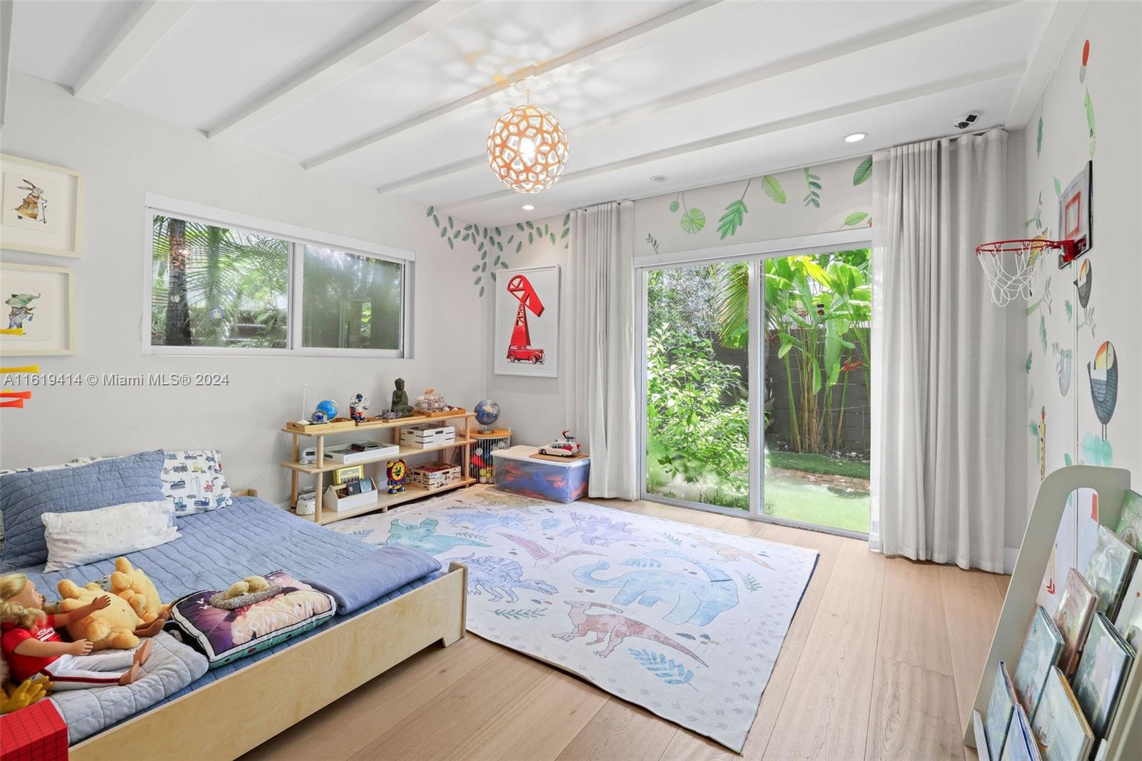 CRYSTAL HEIGHTS - Residential