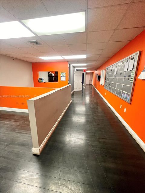 7372 NW 35th Ter Miami FL 33122
