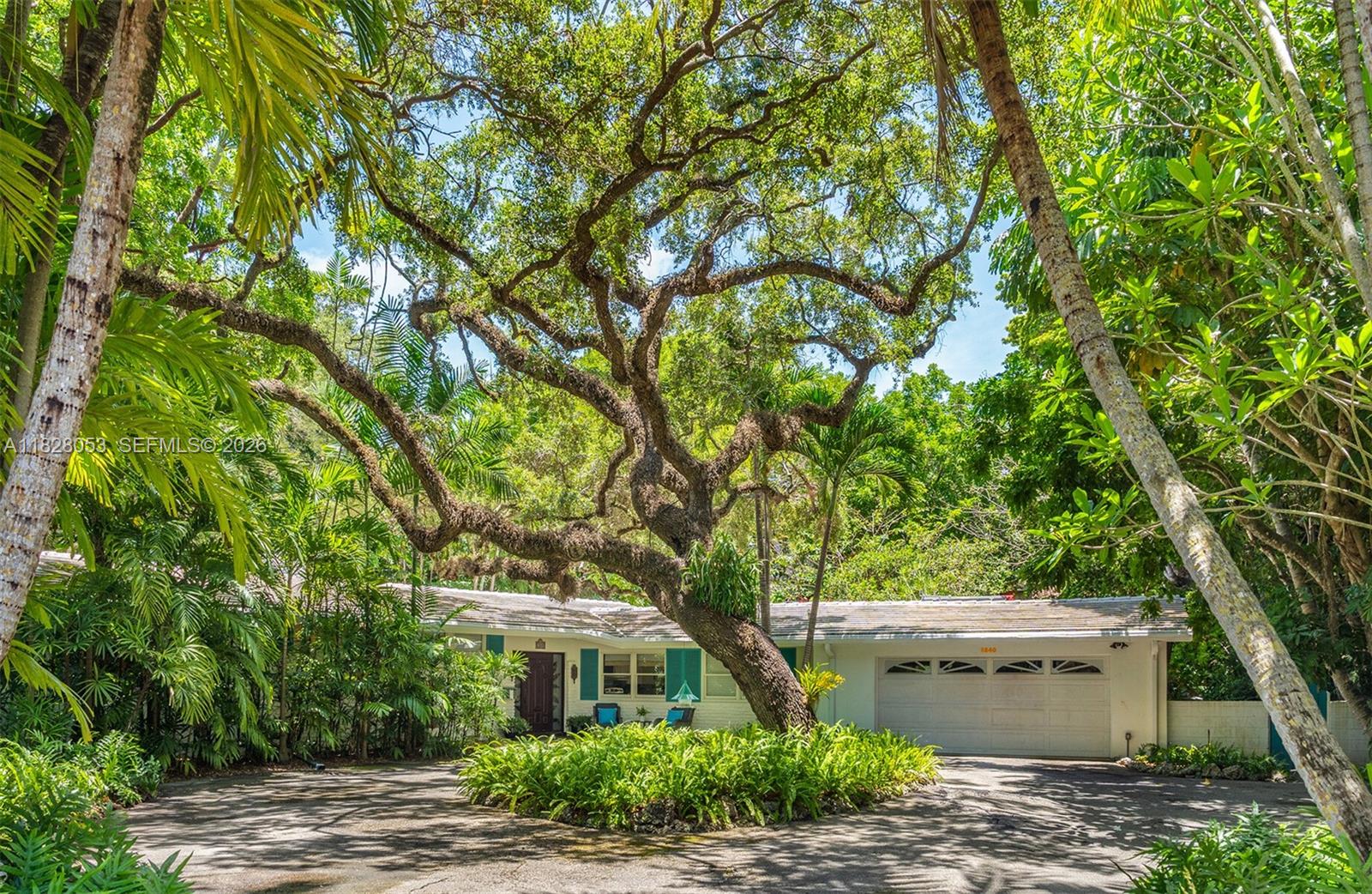 THE MOORINGS - Residential