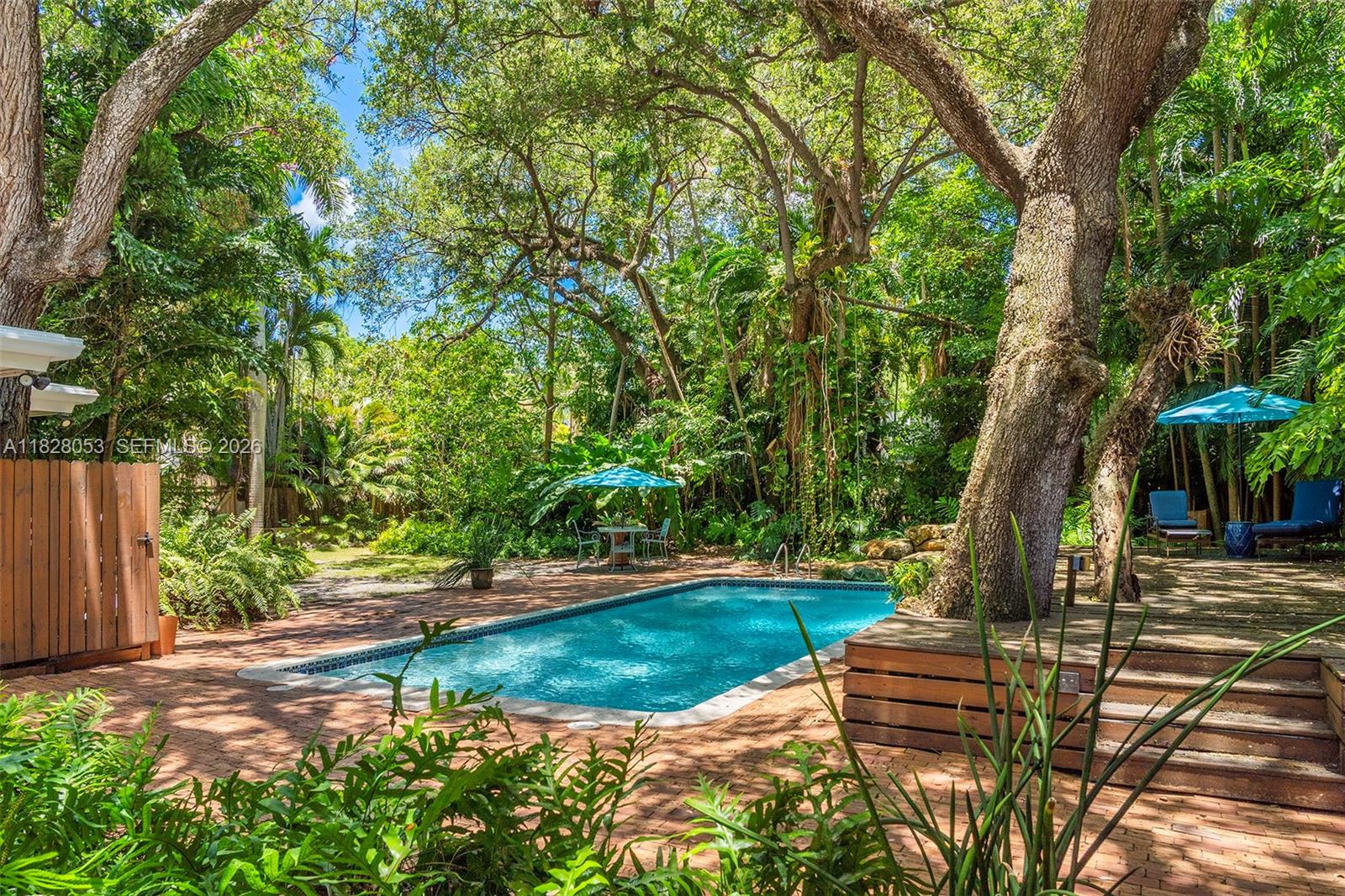 THE MOORINGS - Residential