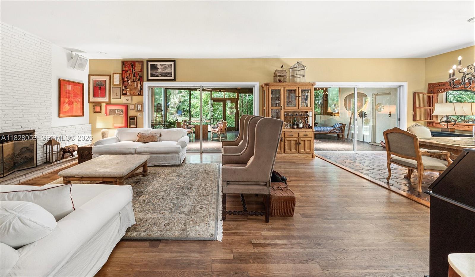 THE MOORINGS - Residential