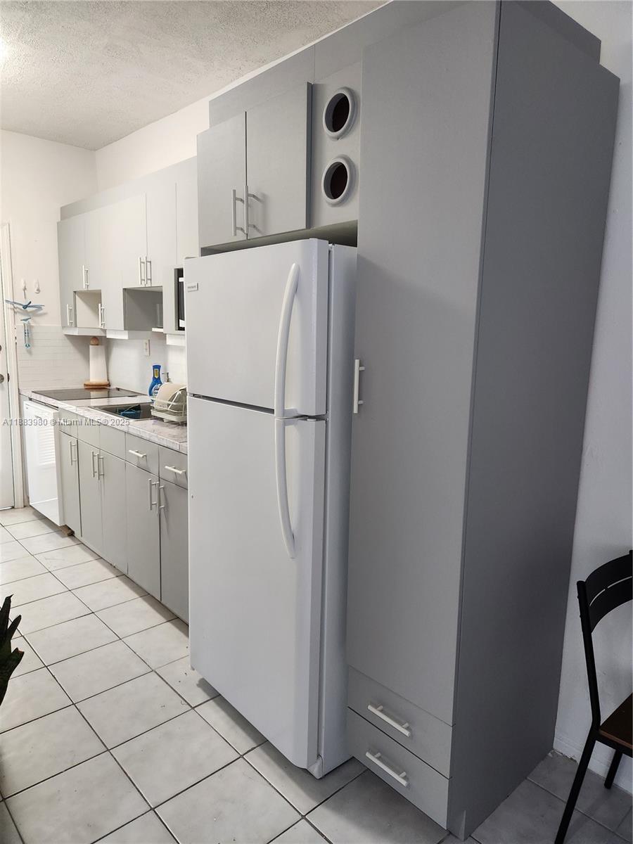 BROADWATER BEACH ARMS I C - Residential Lease