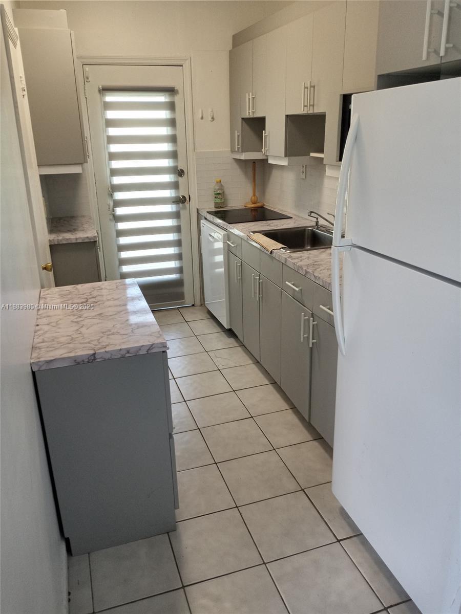 BROADWATER BEACH ARMS I C - Residential Lease