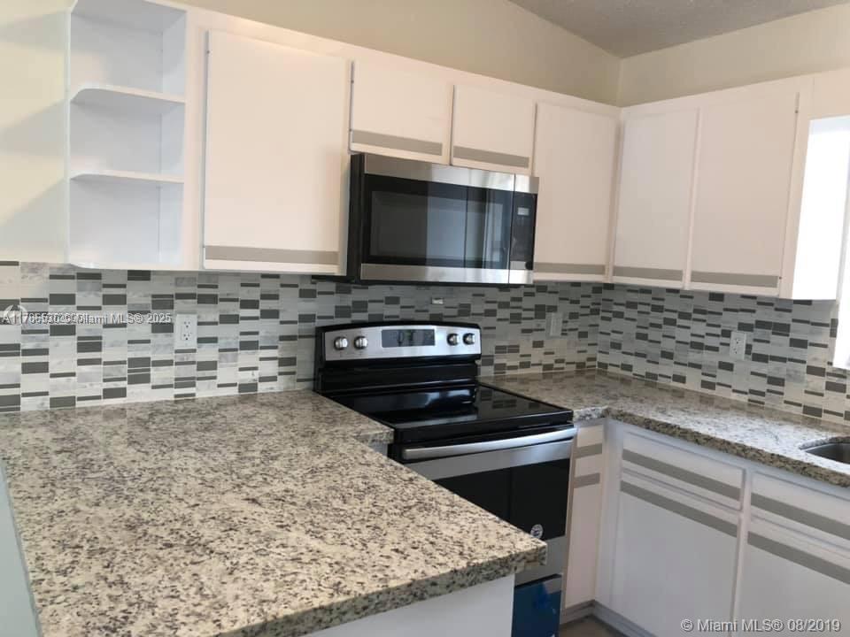 2246 W 74th St 202-10