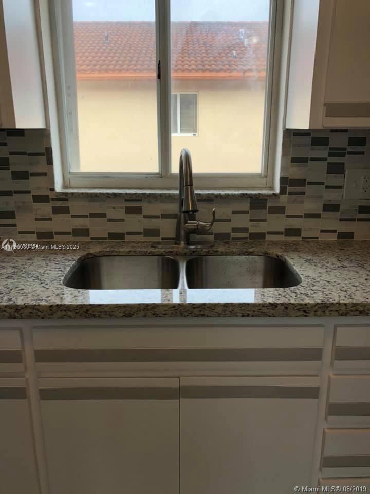 2246 W 74th St 202-10