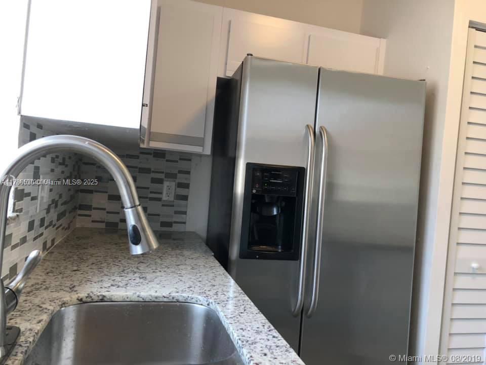 2246 W 74th St 202-10