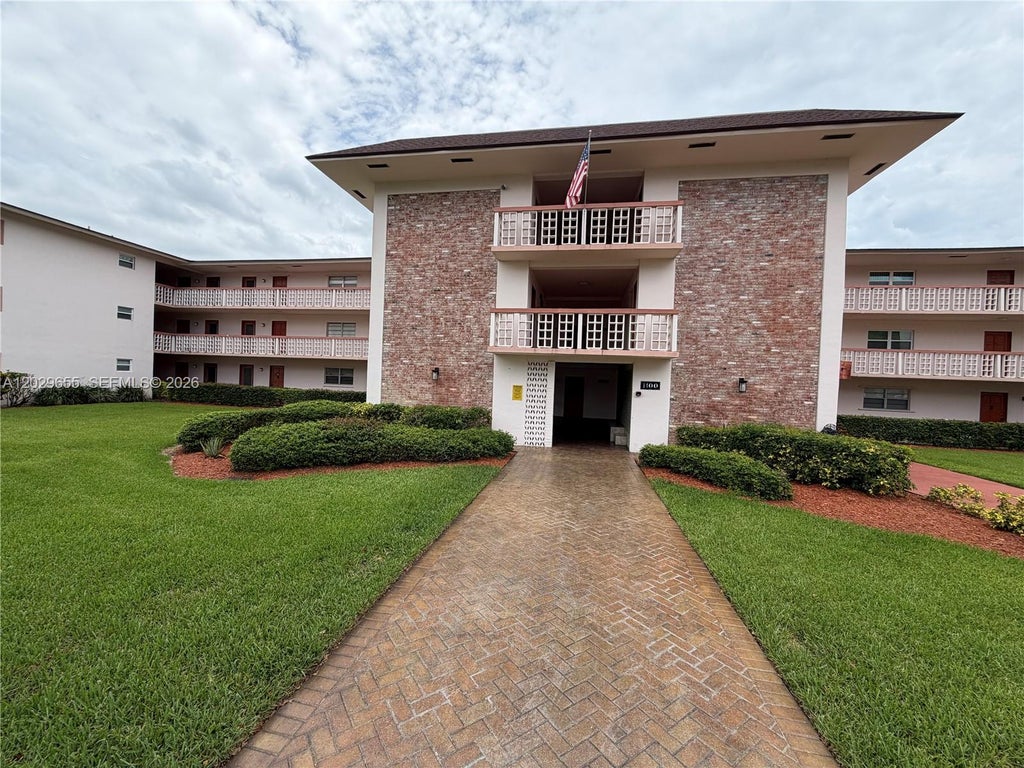 Photo of 1100 Hillcrest Court #111, Hollywood, FL 33021 (MLS # A12029655)