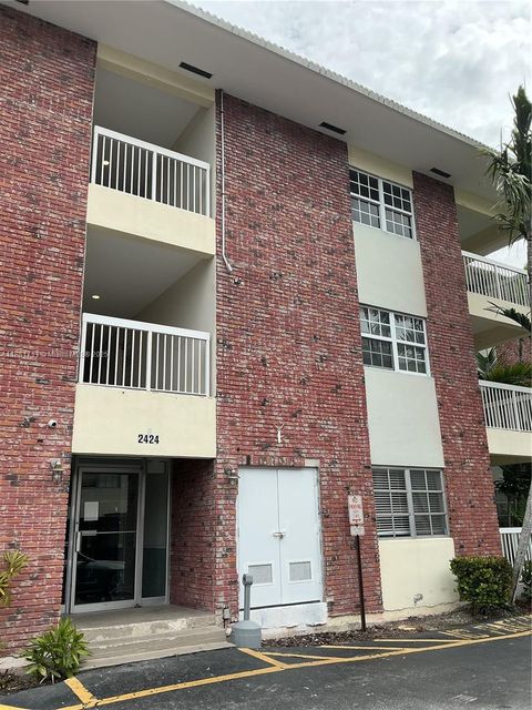 Photo of 2424 SE 17th Causeway #111B, Fort Lauderdale, FL 33316 (MLS # A11851711)
