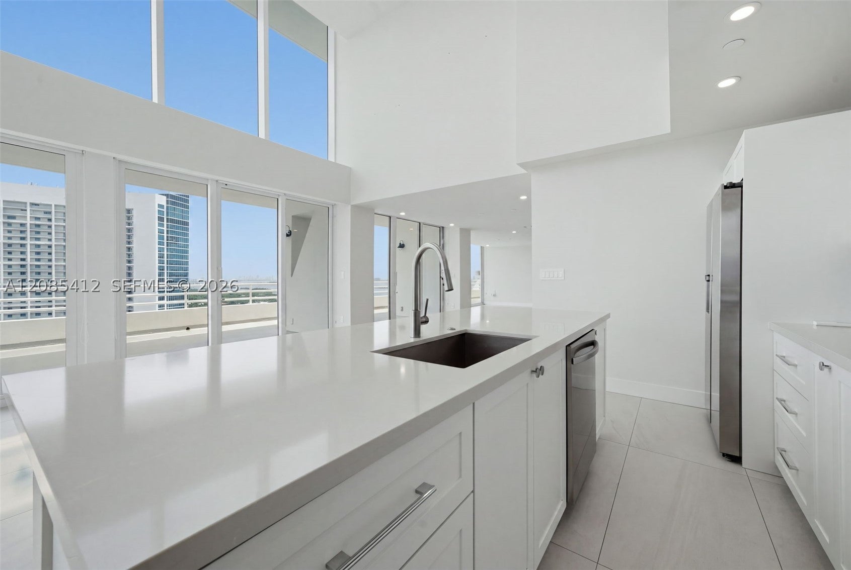 555 NE 34th St PH4