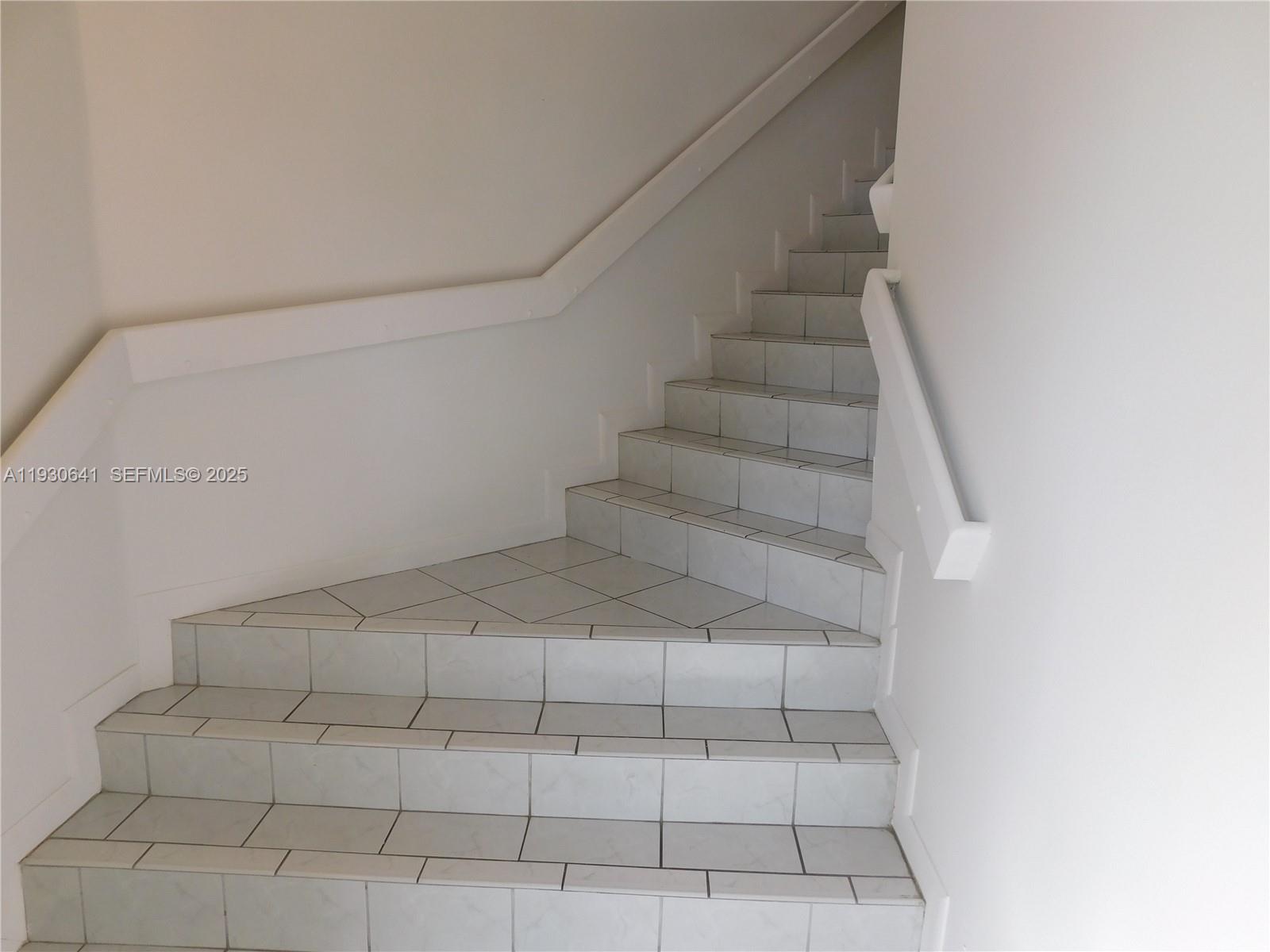 ESPRIT CONDO II - Residential Lease