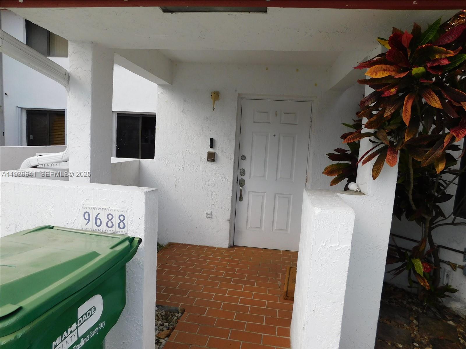 ESPRIT CONDO II - Residential Lease