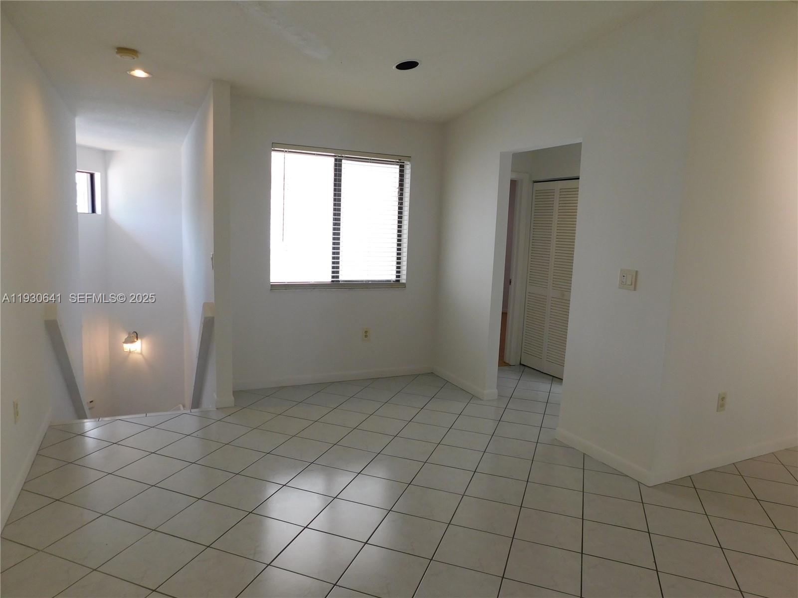 ESPRIT CONDO II - Residential Lease