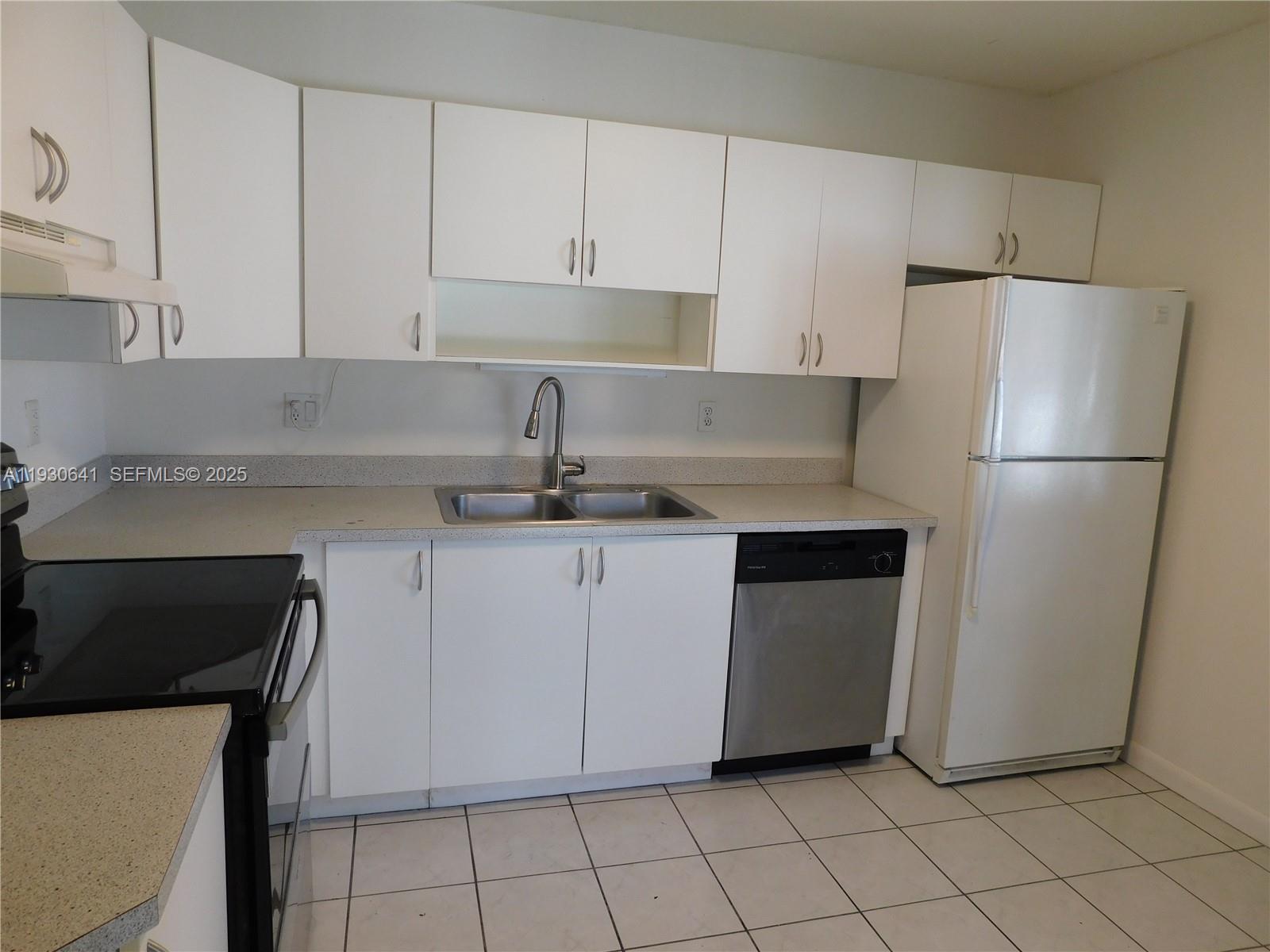 ESPRIT CONDO II - Residential Lease