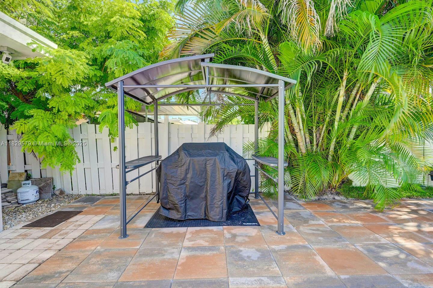 HOLLYWOOD LAKES SECTION - Residential Lease